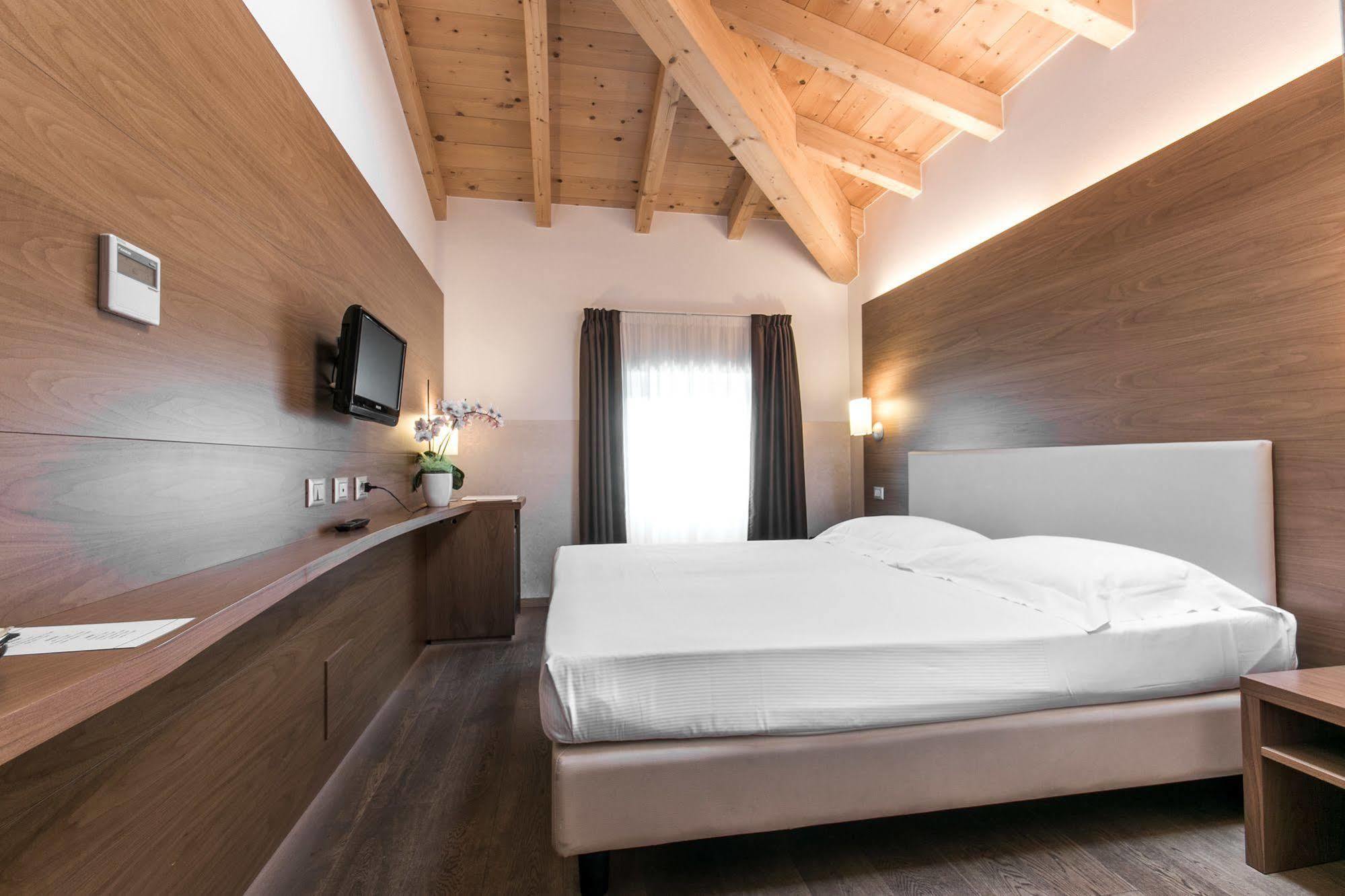 Hotel Opera Dossobuono Exteriér fotografie